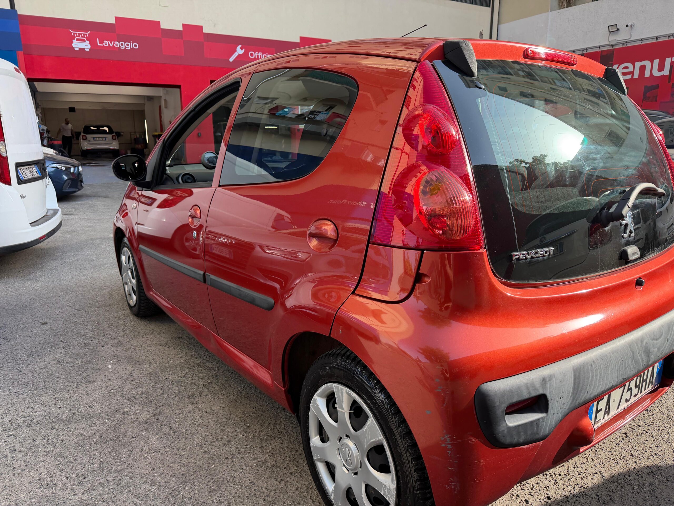 
								Peugeot 107 full									